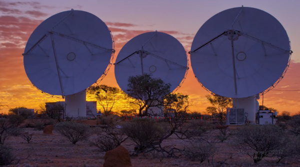 Time lapse des radiotélescopes d'Australie d'ASKAP
