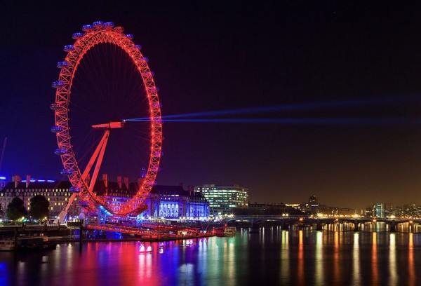 Time lapse sur la beauté de la ville nocturne de Londres